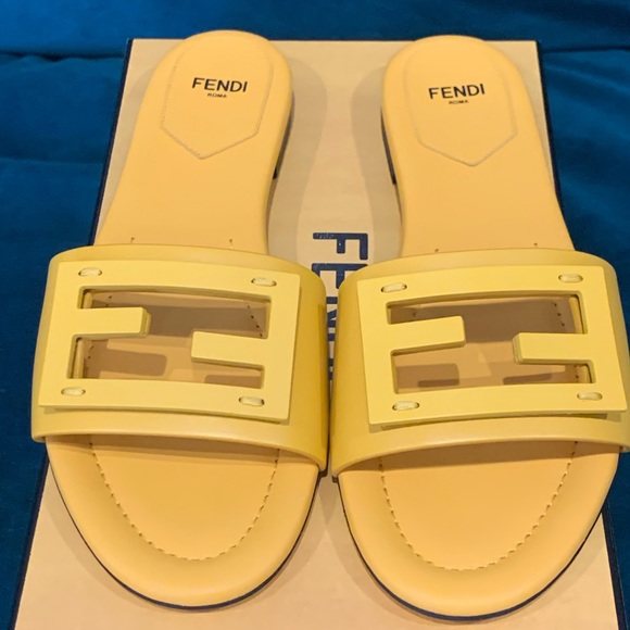 SOLD-Fendi slide sandals size 38 - Picture 1 of 6